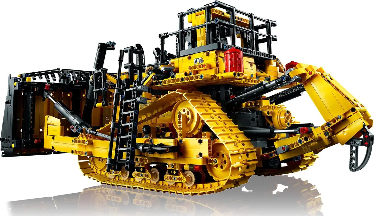 LEGO Technic 42131 Cat D11 Bulldozer set, image 10