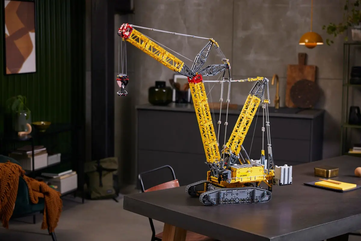 LEGO Technic 42146 Liebherr Crawler Crane LR 13000 set, image 8