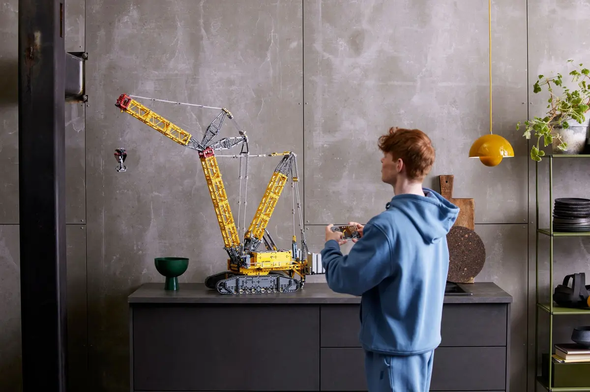 LEGO Technic 42146 Liebherr Crawler Crane LR 13000 set, image 9