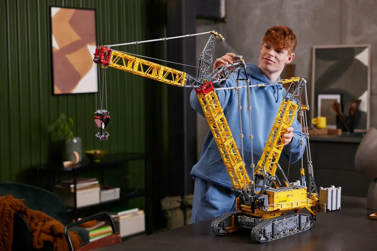 LEGO Technic 42146 Liebherr Crawler Crane LR 13000 set, image 7