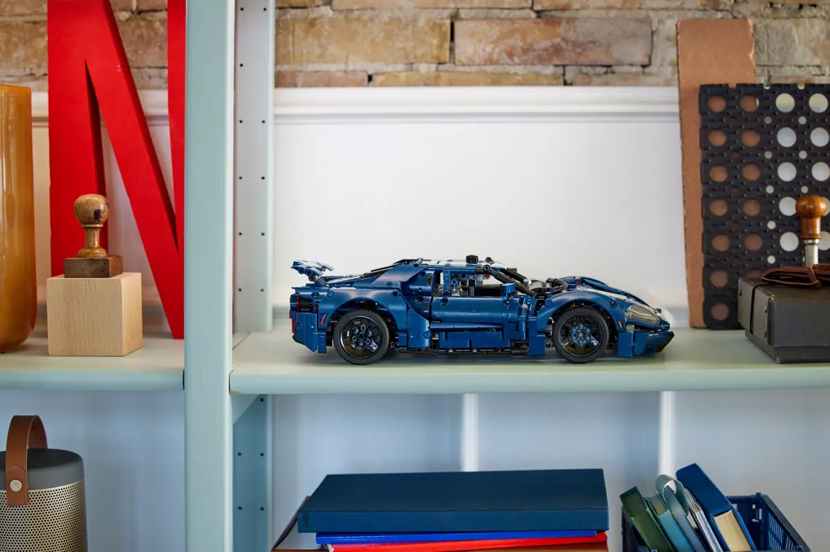 LEGO Technic 42154 2022 Ford GT set, image 11