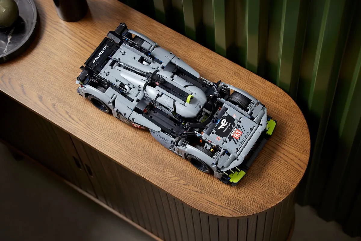 LEGO Technic 42156 PEUGEOT 9X8 24H Le Mans Hybrid Hypercar set, image 8