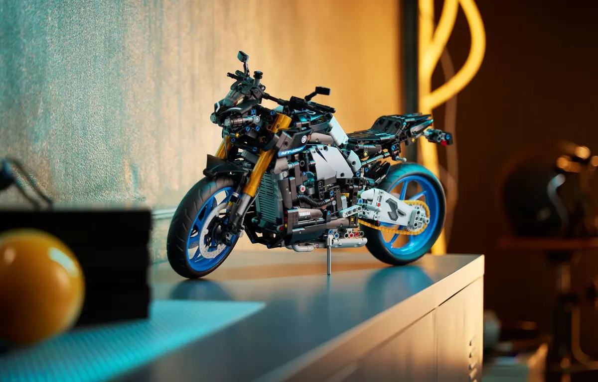 LEGO Technic 42159 Yamaha MT-10 SP set, image 10