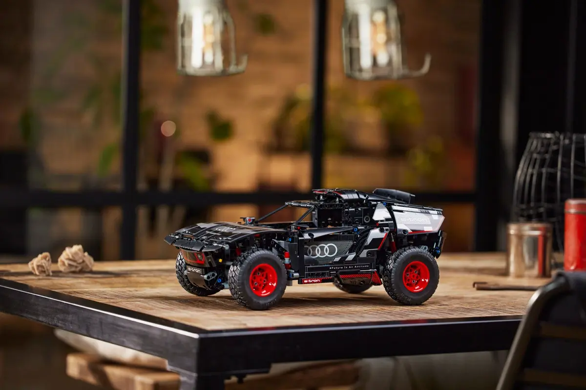 LEGO Technic 42160 Audi RS Q e-tron set, image 10