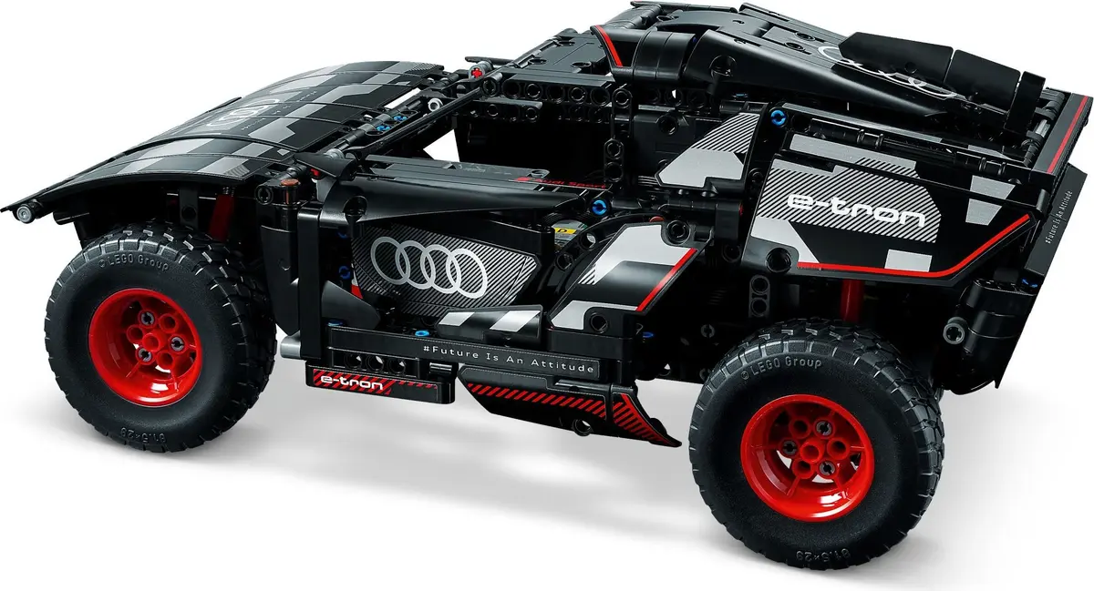 LEGO Technic 42160 Audi RS Q e-tron set, image 3