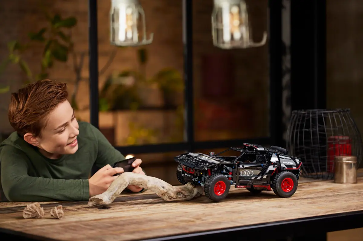 LEGO Technic 42160 Audi RS Q e-tron set, image 8