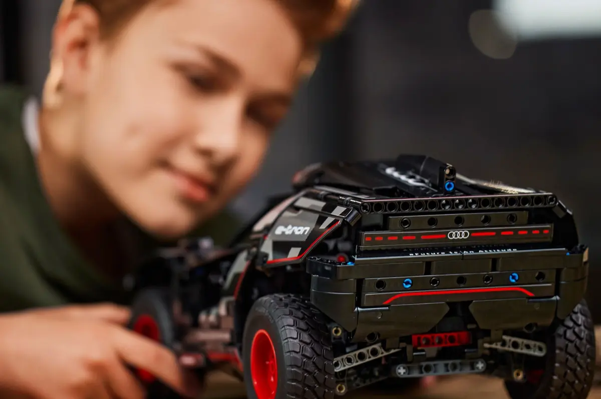 LEGO Technic 42160 Audi RS Q e-tron set, image 9
