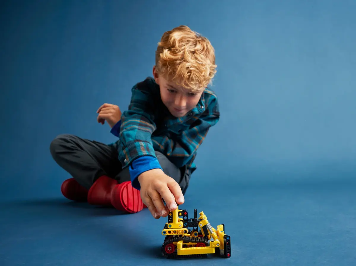 LEGO Technic 42163 Heavy-Duty Bulldozer set, image 7