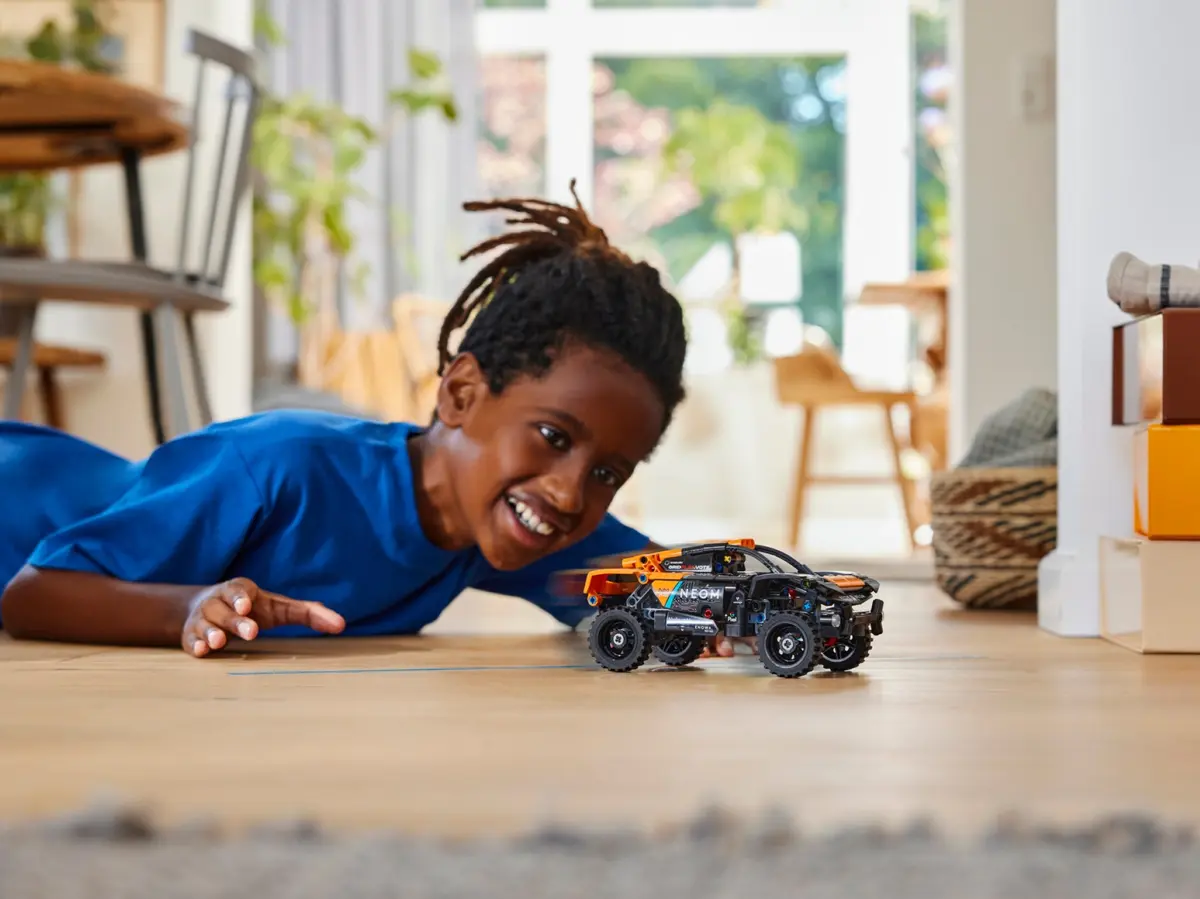 LEGO Technic 42166 NEOM McLaren Extreme E Team set, image 7
