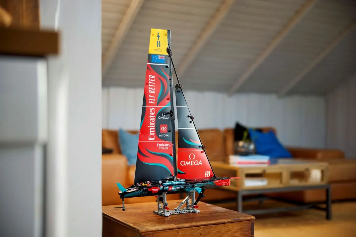 LEGO Technic 42174 Emirates Team New Zealand AC75 Yacht set, image 7