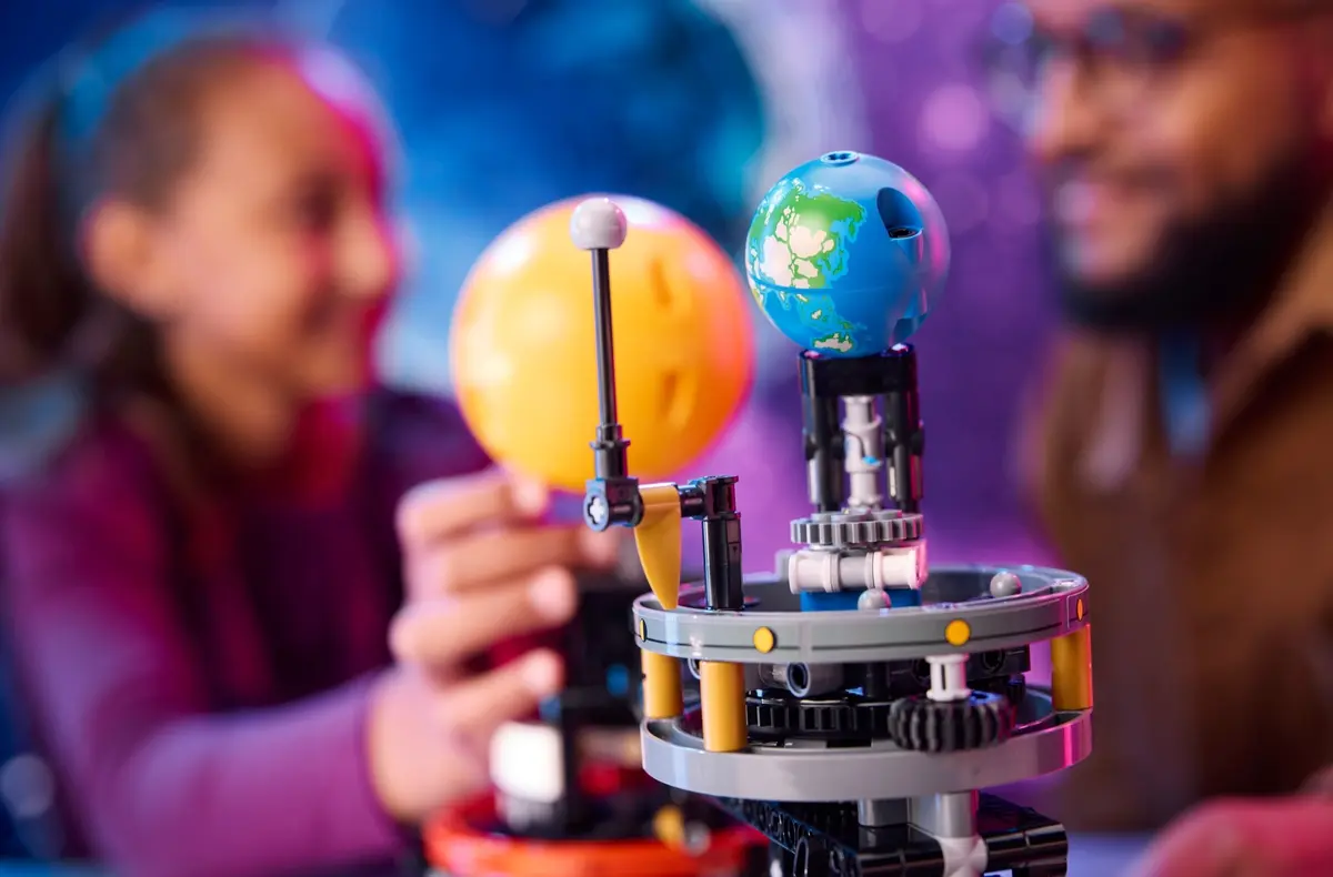LEGO Technic 42179 Planet Earth and Moon in Orbit set, image 5