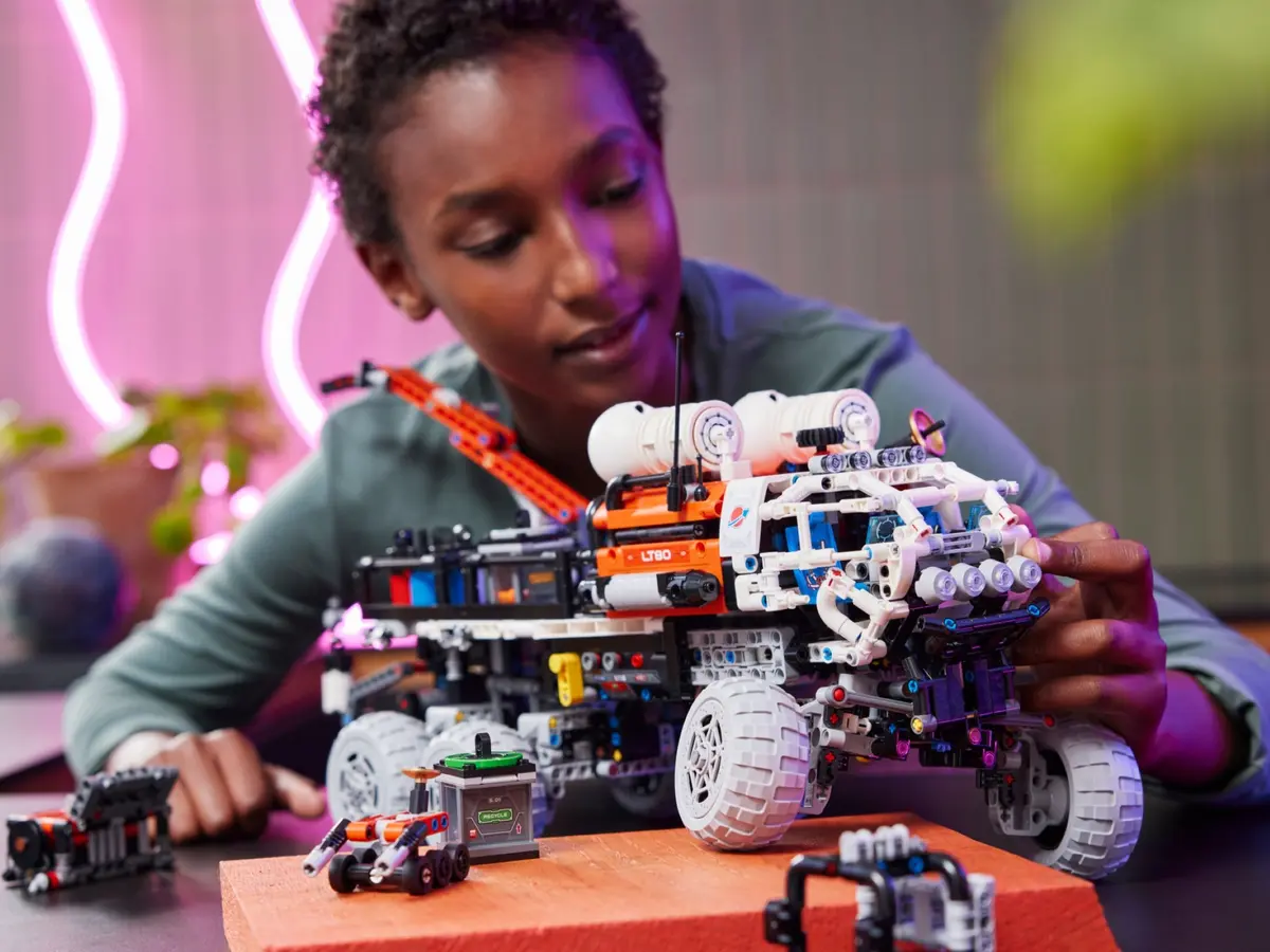 LEGO Technic 42180 Mars Crew Exploration Rover set, image 7