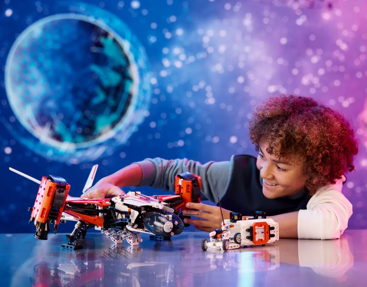 LEGO Technic 42181 VTOL Heavy Cargo Spaceship LT81 set, image 4