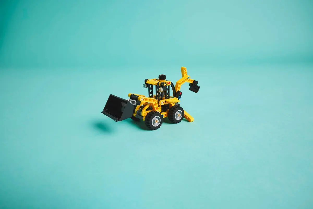 LEGO Technic 42197 Backhoe Loader set, image 6