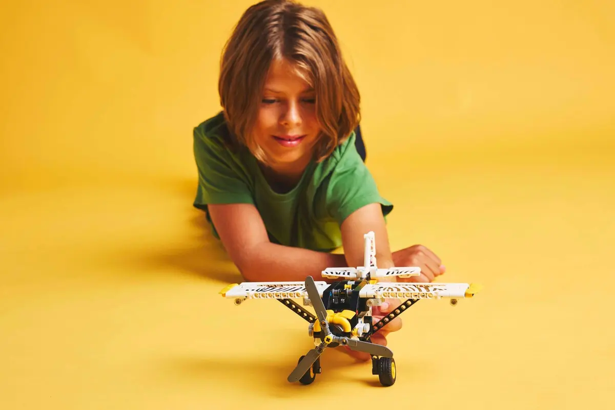 LEGO Technic 42198 Bush Plane set, image 5