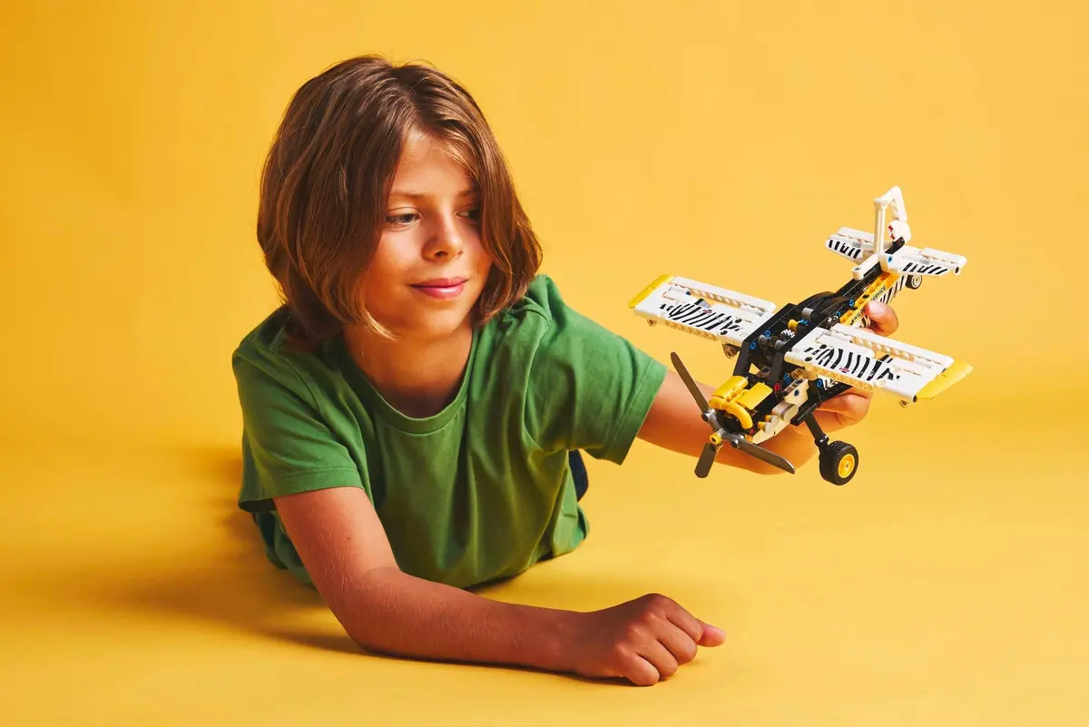 LEGO Technic 42198 Bush Plane set, image 4