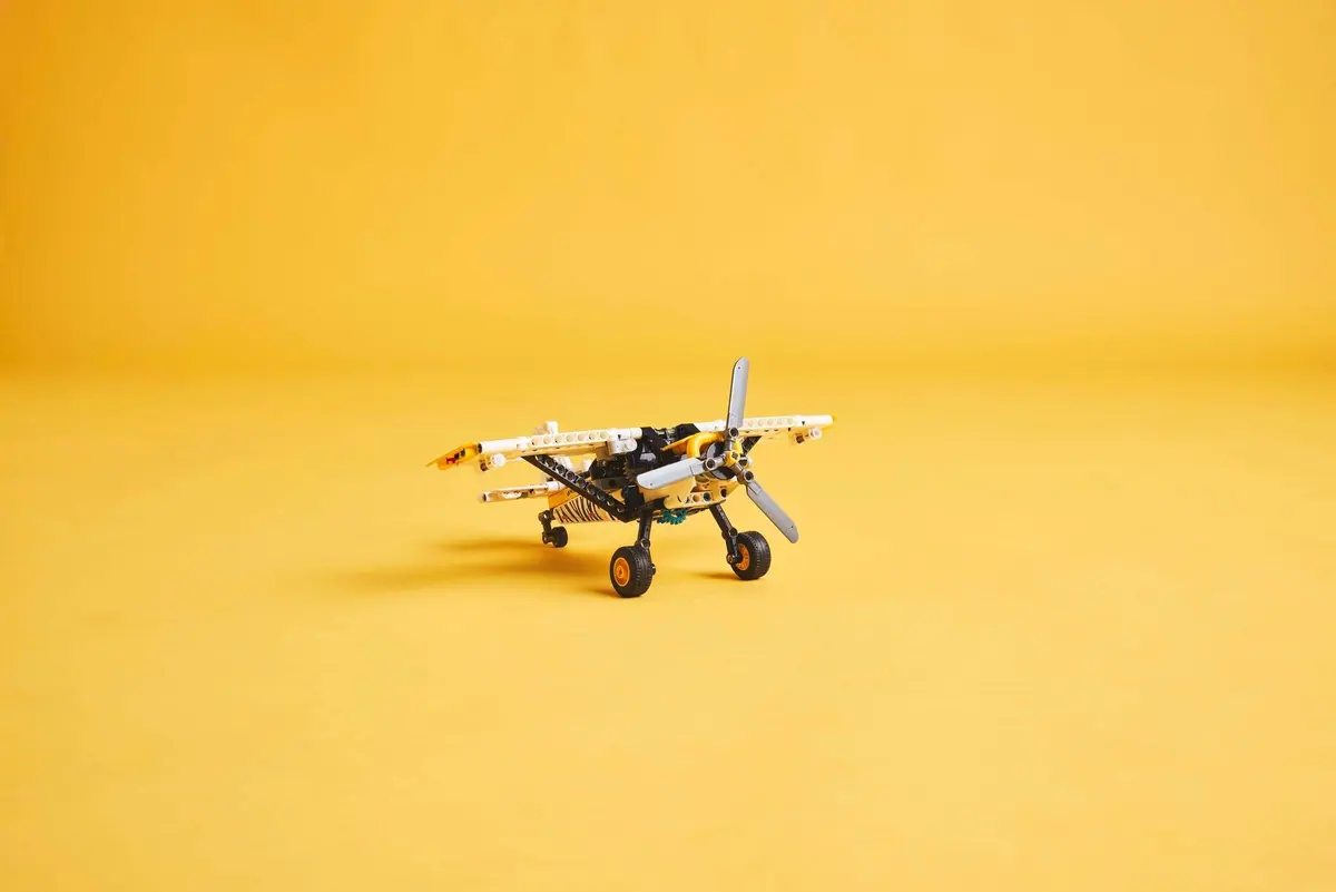 LEGO Technic 42198 Bush Plane set, image 6
