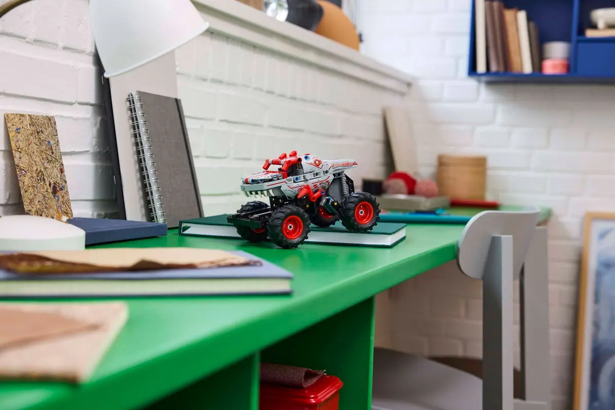 LEGO Technic 42200 Monster Jam ThunderROARus Pull-Back set, image 6