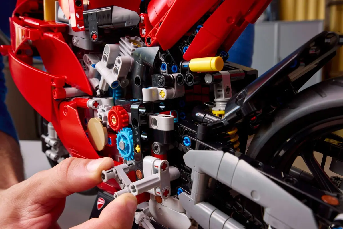 LEGO Technic 42202 Ducati Panigale V4 S Motorcycle set, image 4