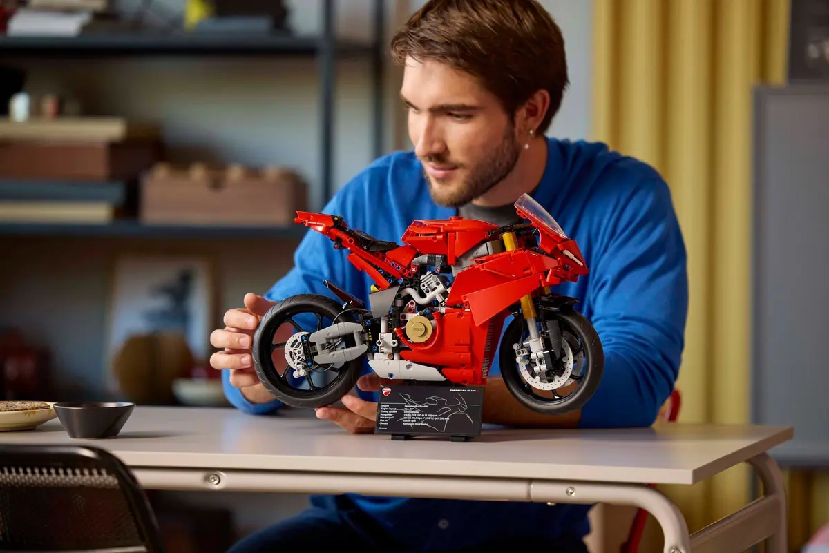 LEGO Technic 42202 Ducati Panigale V4 S Motorcycle set, image 6