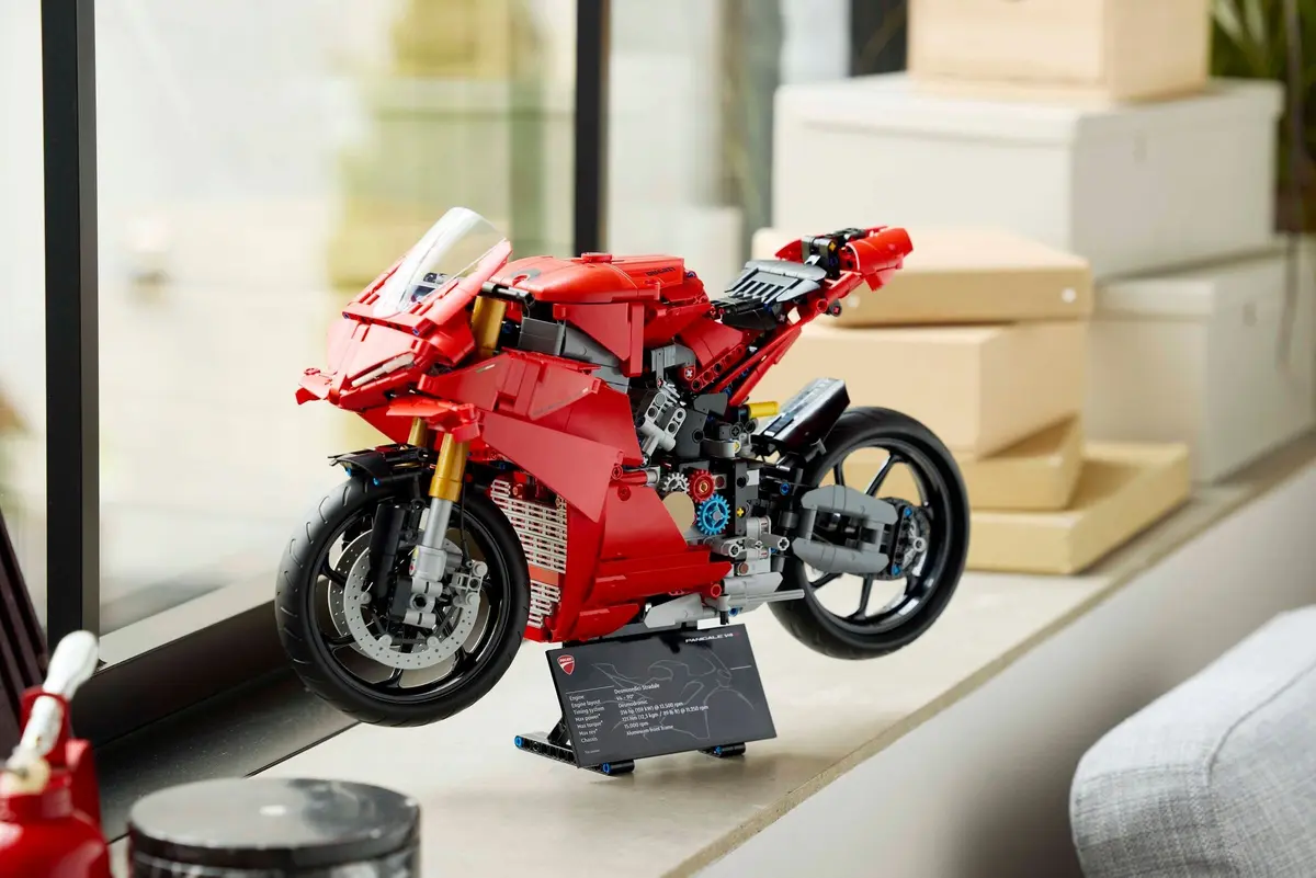 LEGO Technic 42202 Ducati Panigale V4 S Motorcycle set, image 7