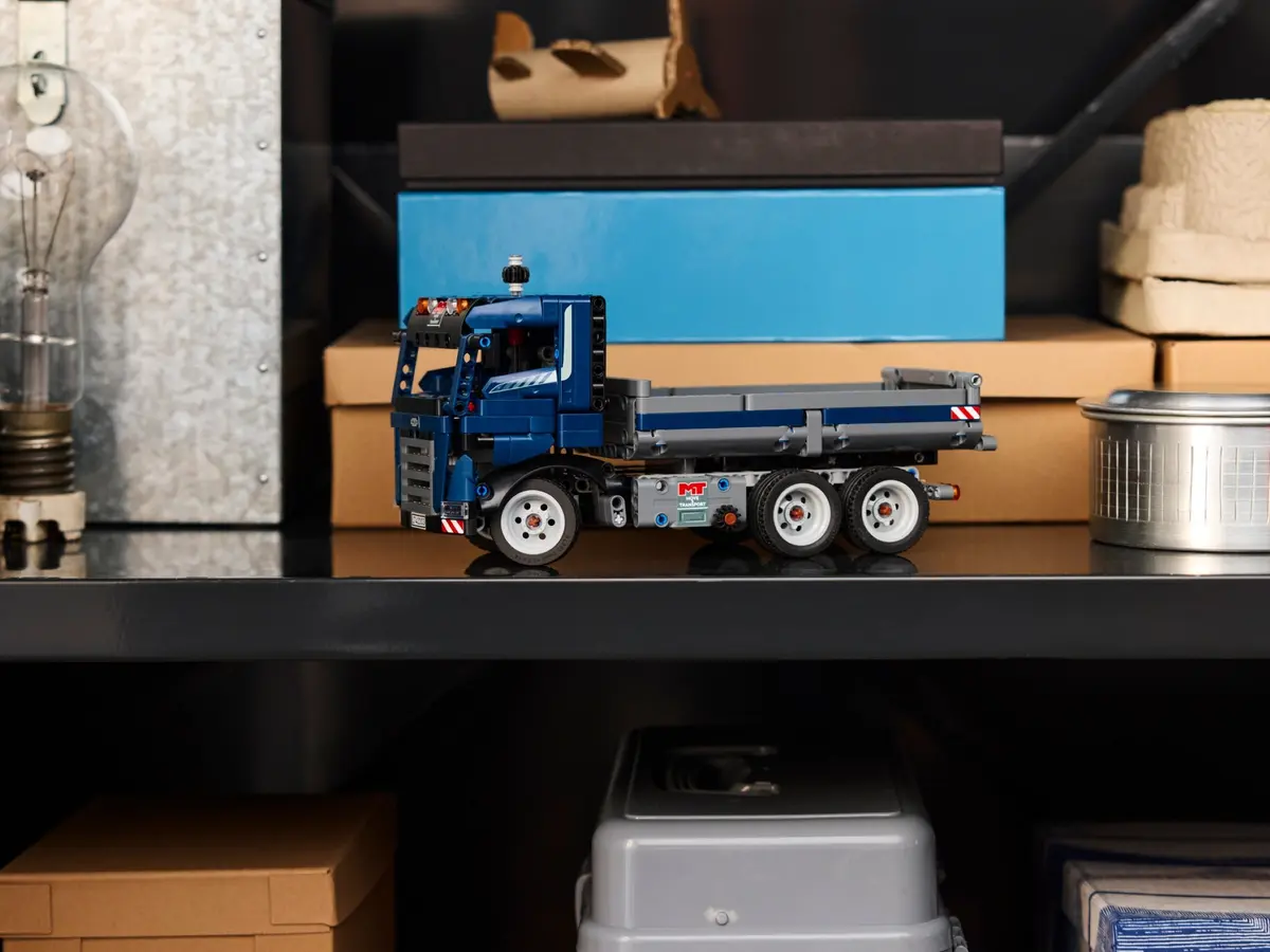 LEGO Technic 42203 Tipping Dump Truck set, image 5