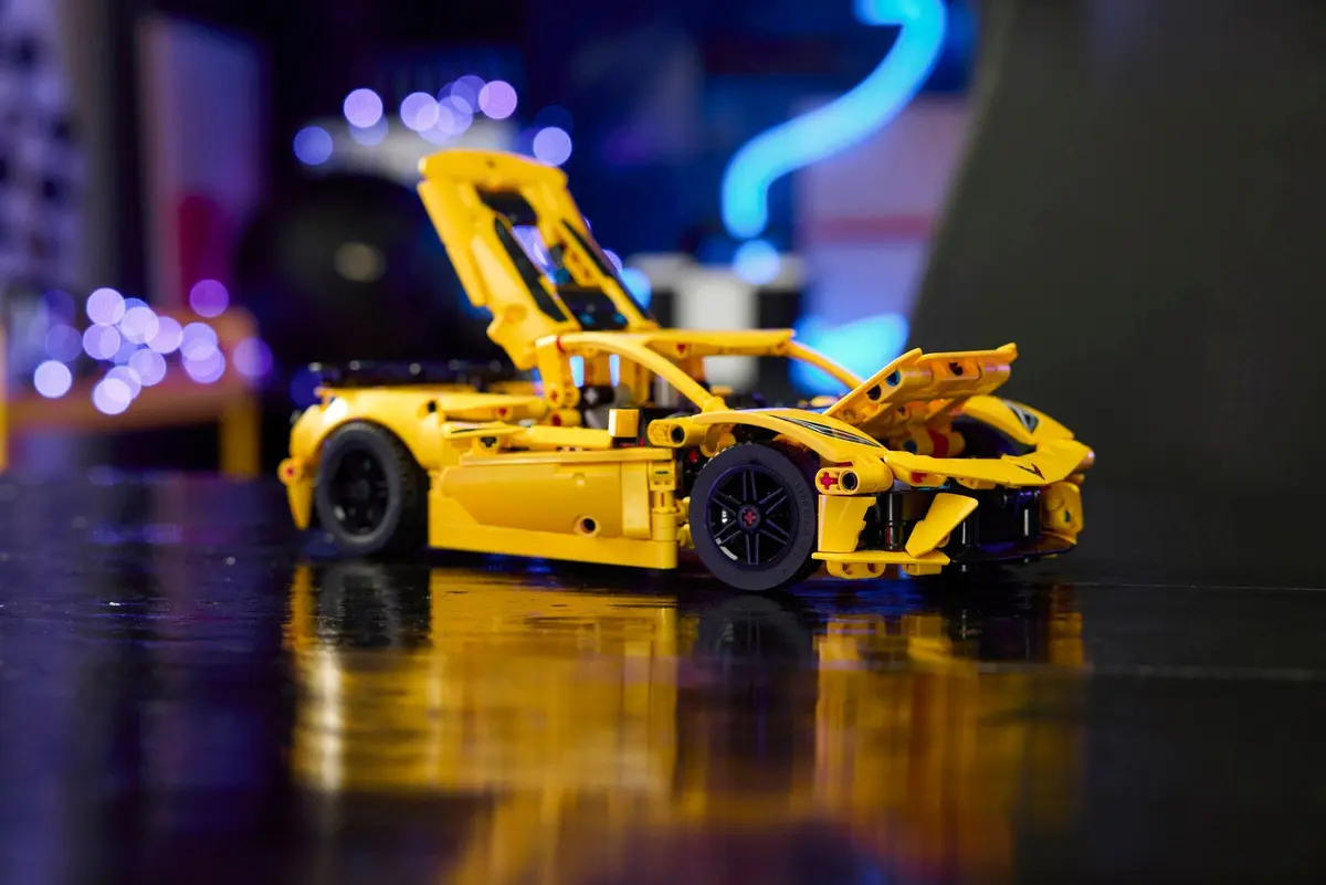 LEGO Technic 42205 Chevrolet Corvette Stingray set, image 5