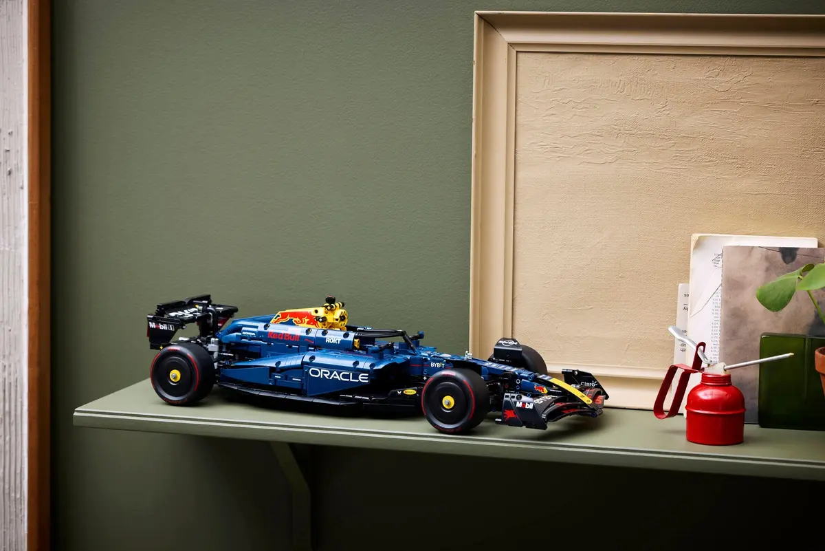 LEGO Technic 42206 Oracle Red Bull Racing RB20 F1 Car set, image 8