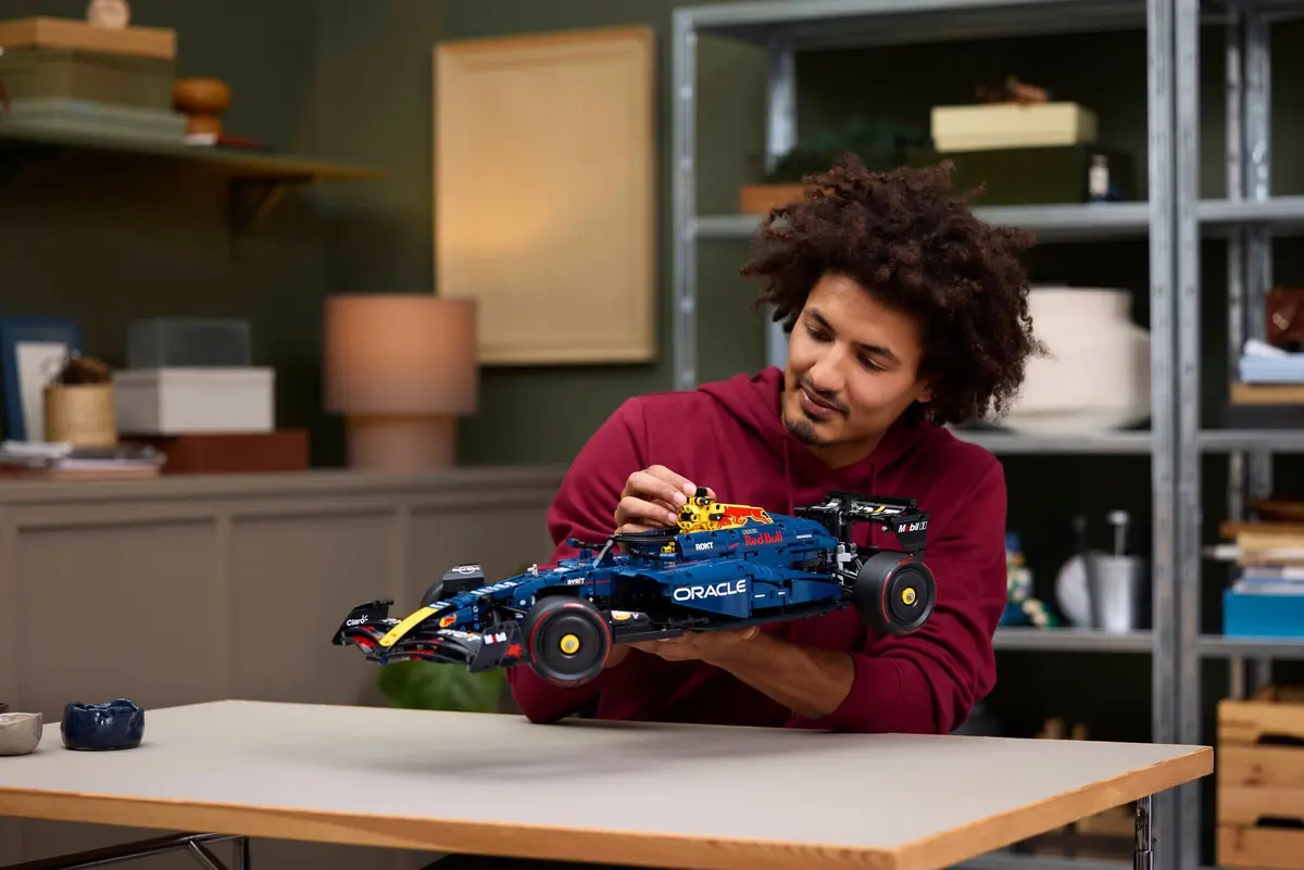 LEGO Technic 42206 Oracle Red Bull Racing RB20 F1 Car set, image 7