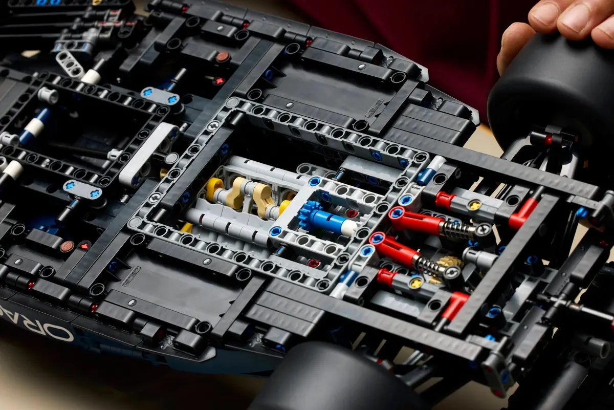 LEGO Technic 42206 Oracle Red Bull Racing RB20 F1 Car set, image 6