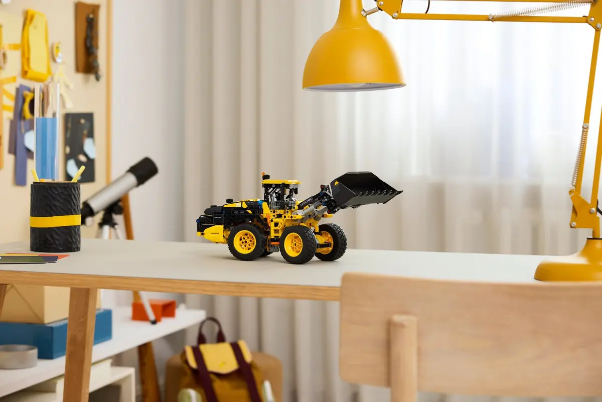 LEGO Technic 42209 Volvo L120 Electric Wheel Loader set, image 7