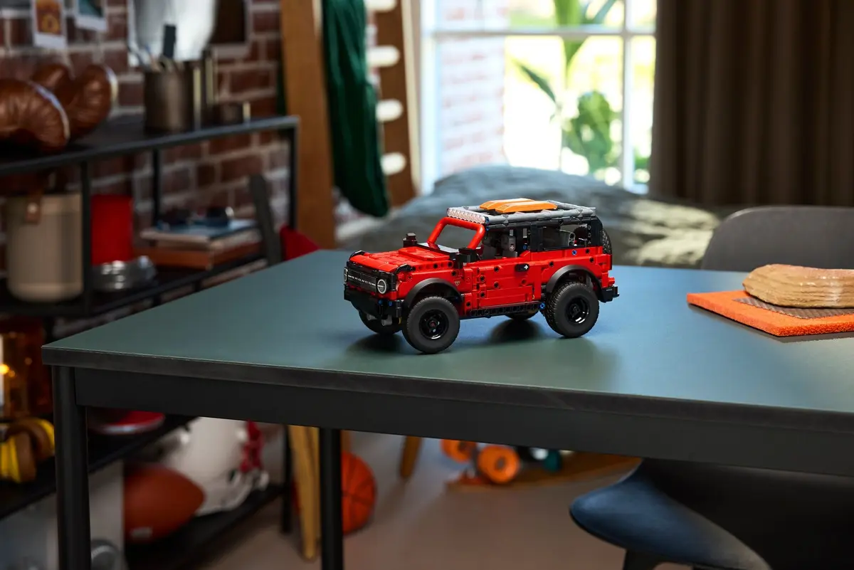 LEGO Technic 42213 Ford Bronco SUV set, image 8