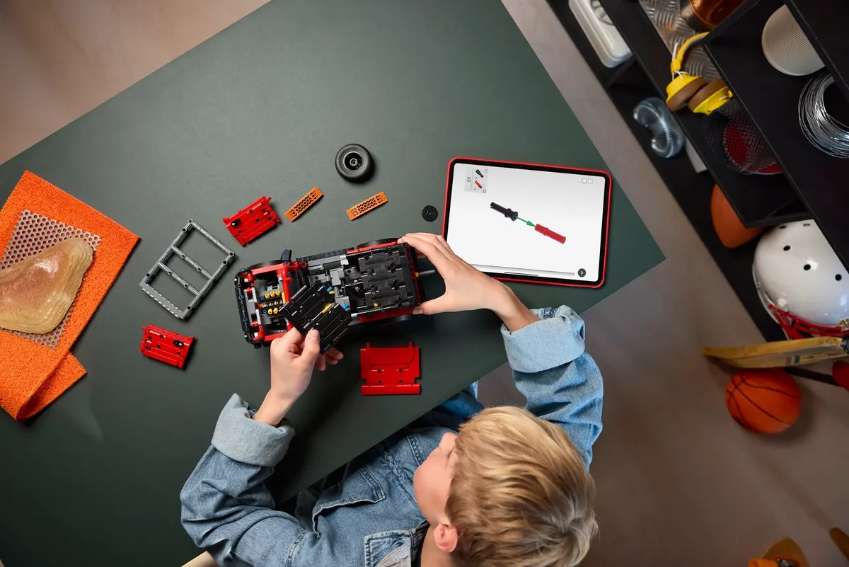 LEGO Technic 42213 Ford Bronco SUV set, image 4