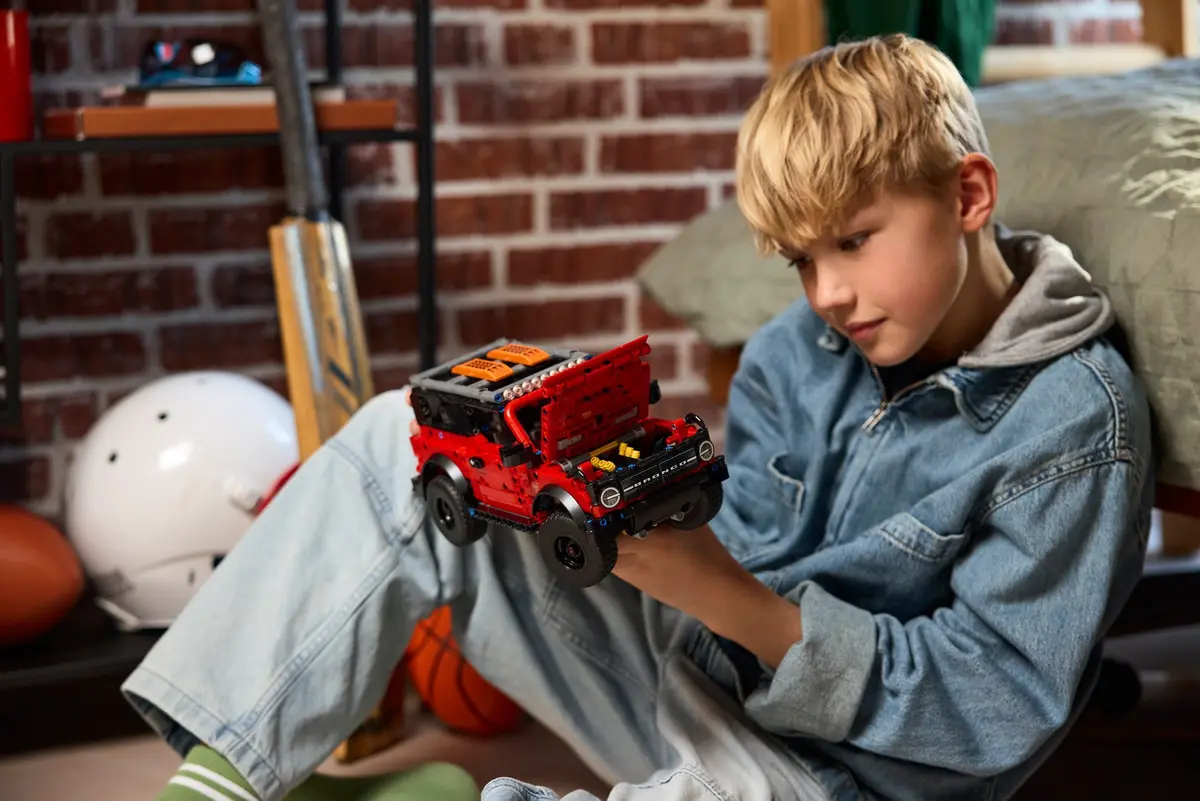 LEGO Technic 42213 Ford Bronco SUV set, image 6