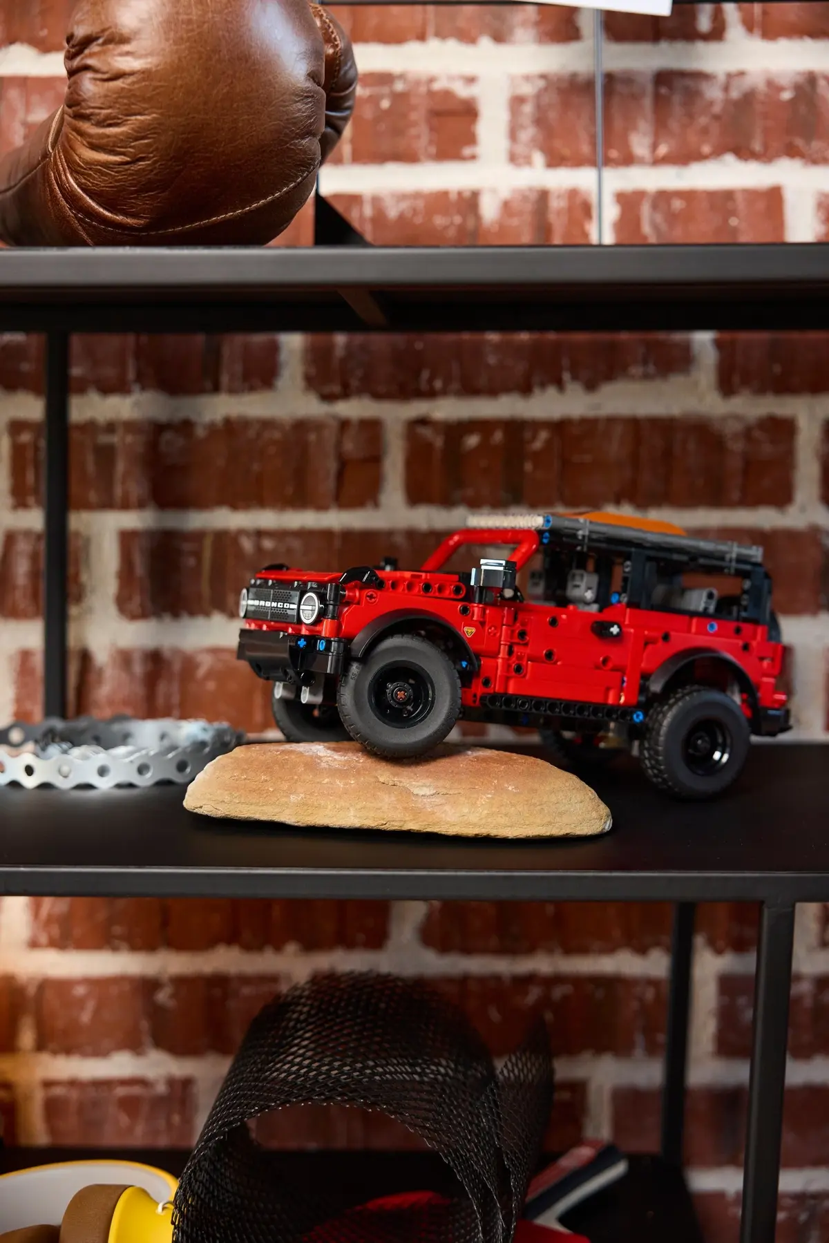 LEGO Technic 42213 Ford Bronco SUV set, image 7