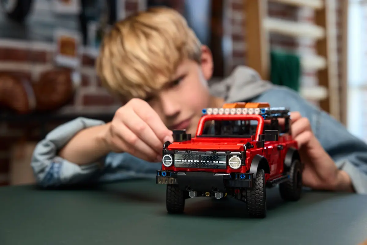 LEGO Technic 42213 Ford Bronco SUV set, image 5