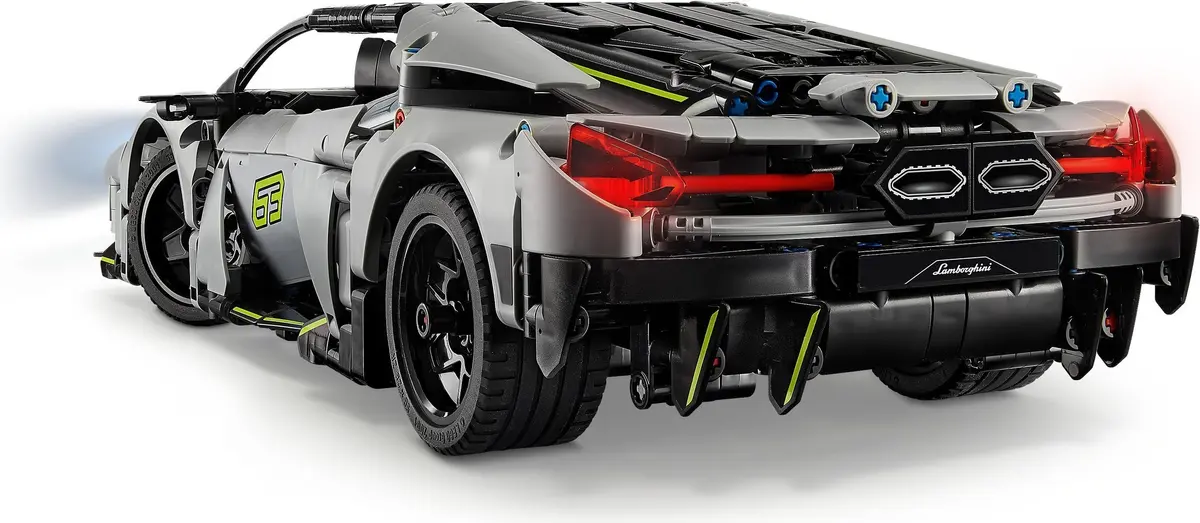 LEGO Technic 42214 Lamborghini Revuelto set, image 5