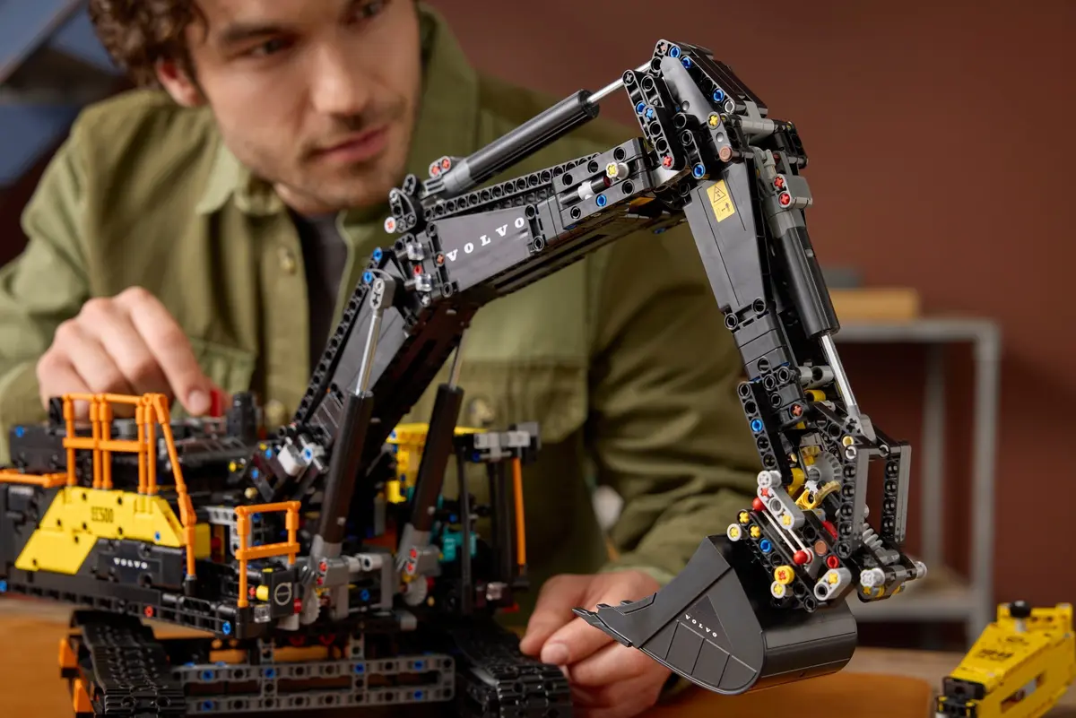 LEGO Technic 42215 Volvo EC500 Hybrid Excavator set, image 7