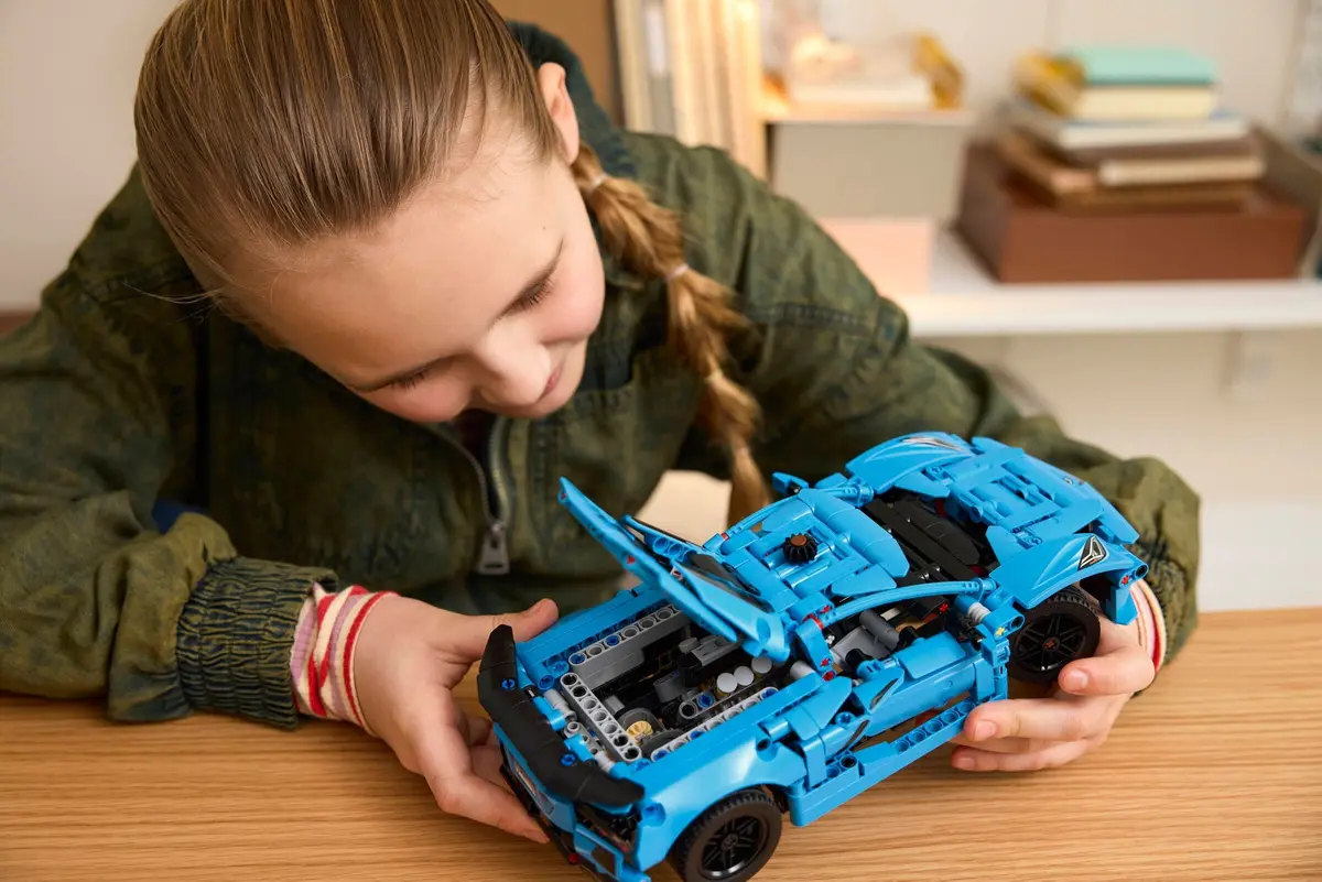 LEGO Technic 42217 Chevrolet Corvette Stingray set, image 6