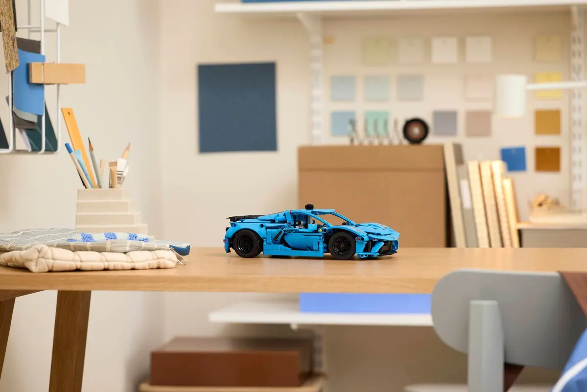 LEGO Technic 42217 Chevrolet Corvette Stingray set, image 8