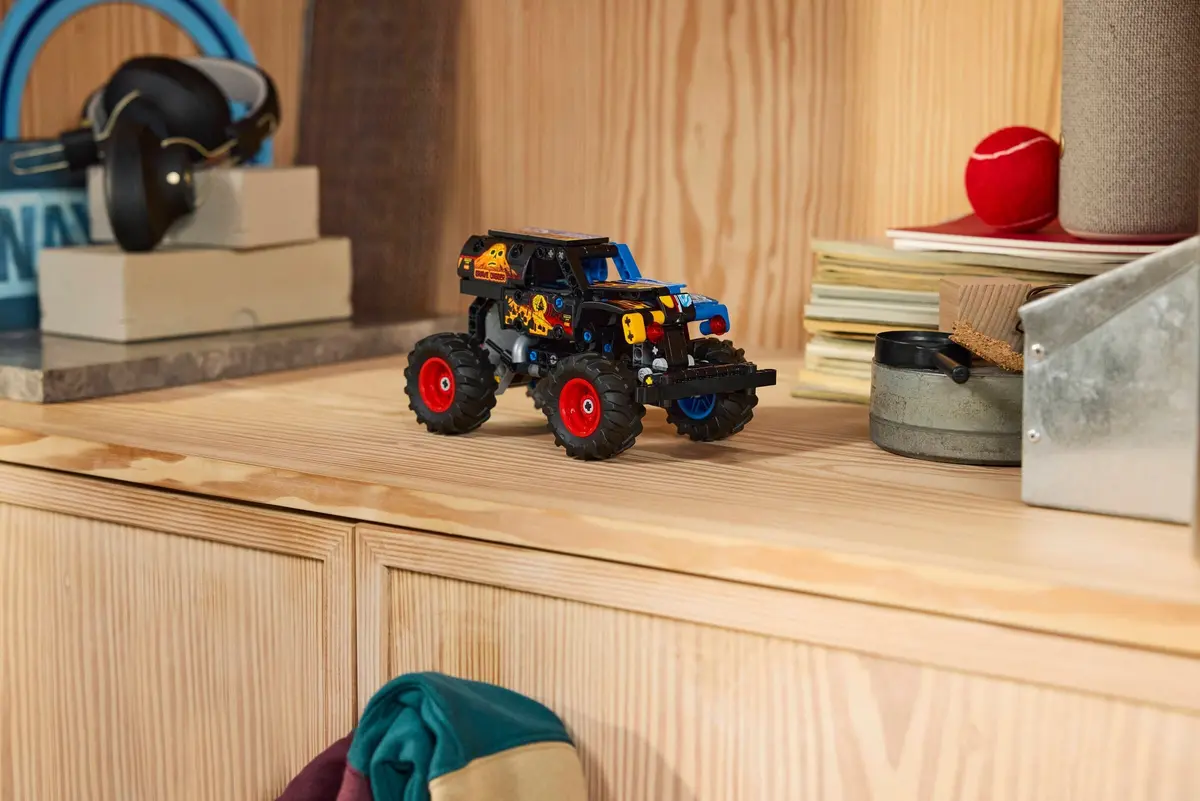 LEGO Technic 42219 Monster Jam Grave Digger set, image 7