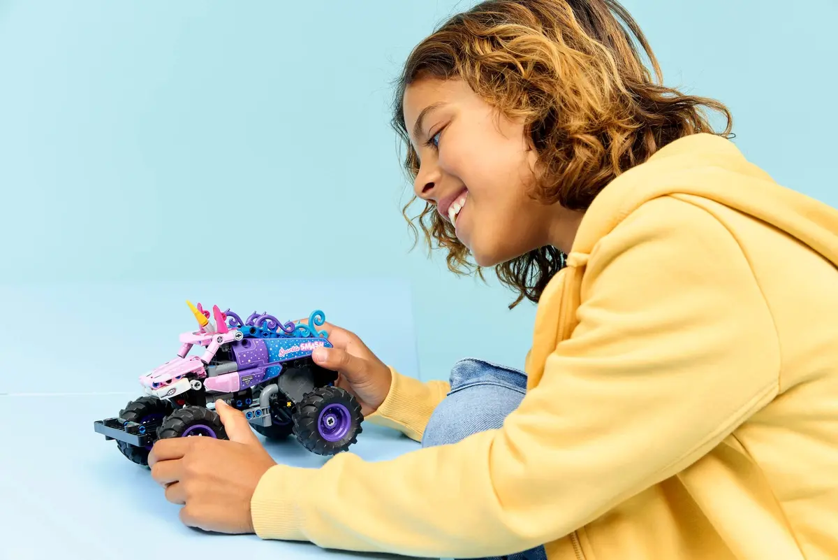 LEGO Technic 42220 Monster Jam Sparkle Smash set, image 6