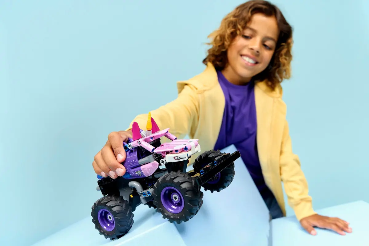 LEGO Technic 42220 Monster Jam Sparkle Smash set, image 4