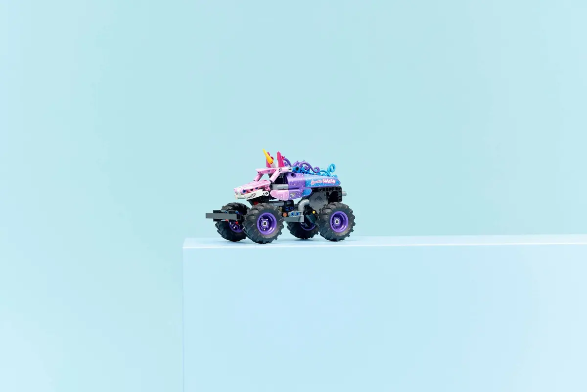LEGO Technic 42220 Monster Jam Sparkle Smash set, image 8