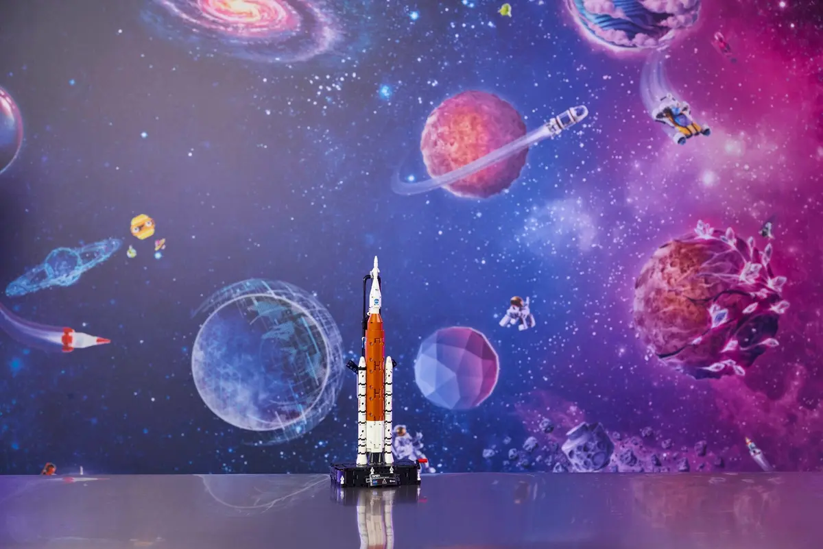LEGO Technic 42221 NASA Artemis Space Launch System Rocket set, image 8