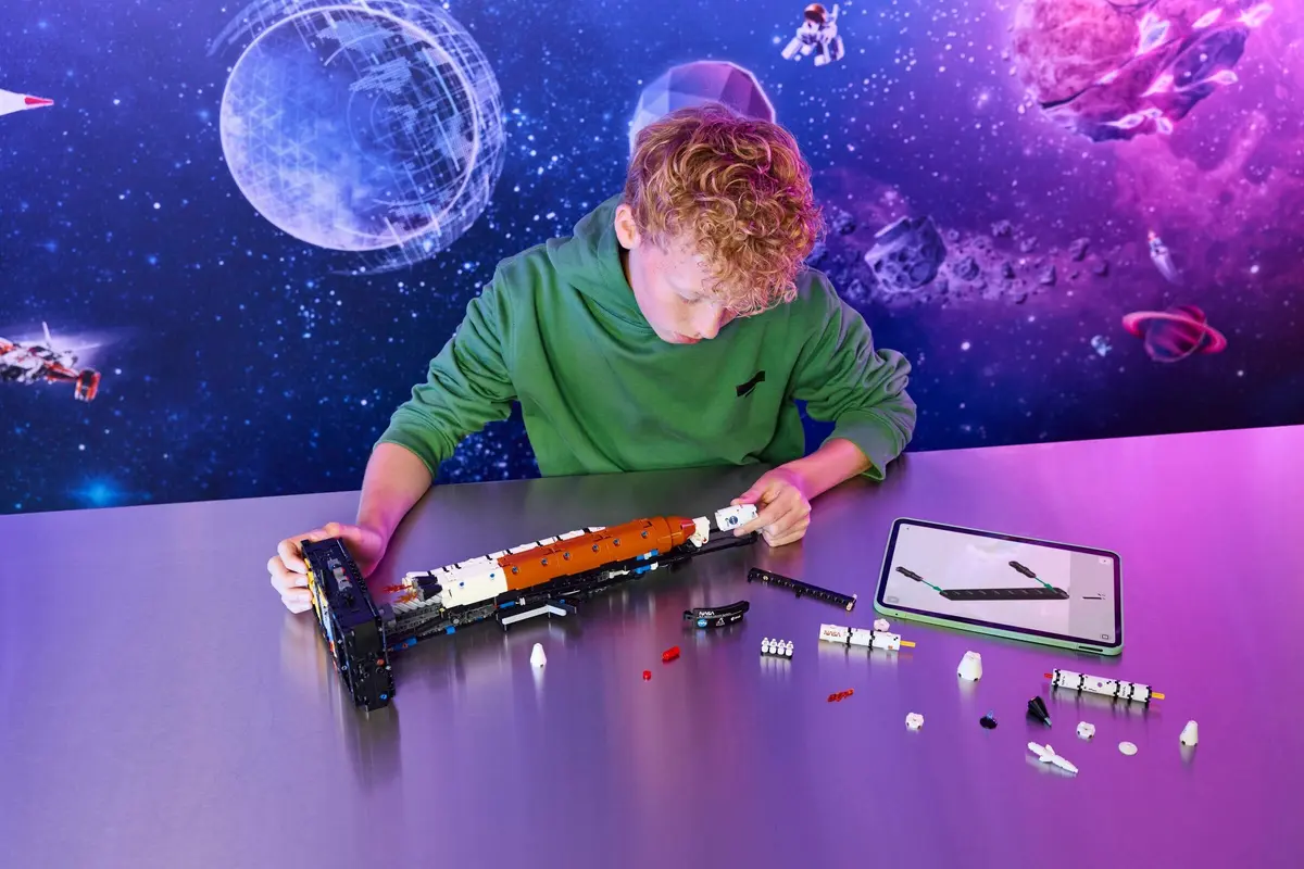 LEGO Technic 42221 NASA Artemis Space Launch System Rocket set, image 4