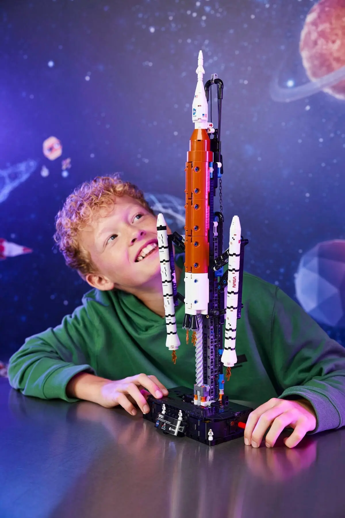 LEGO Technic 42221 NASA Artemis Space Launch System Rocket set, image 5