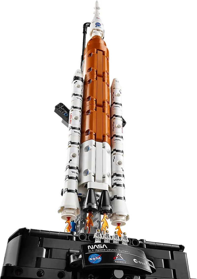 LEGO Technic 42221 NASA Artemis Space Launch System Rocket set, image 9