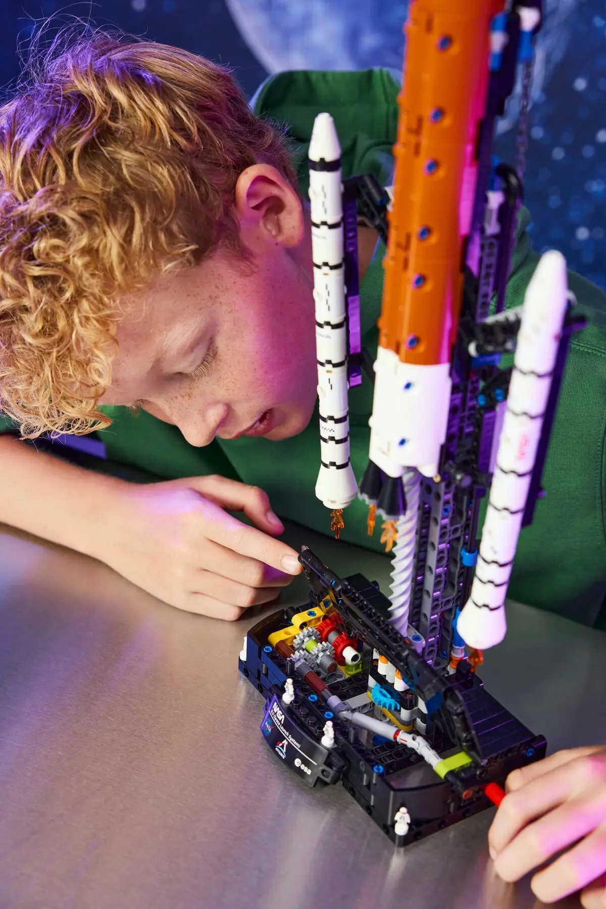 LEGO Technic 42221 NASA Artemis Space Launch System Rocket set, image 6