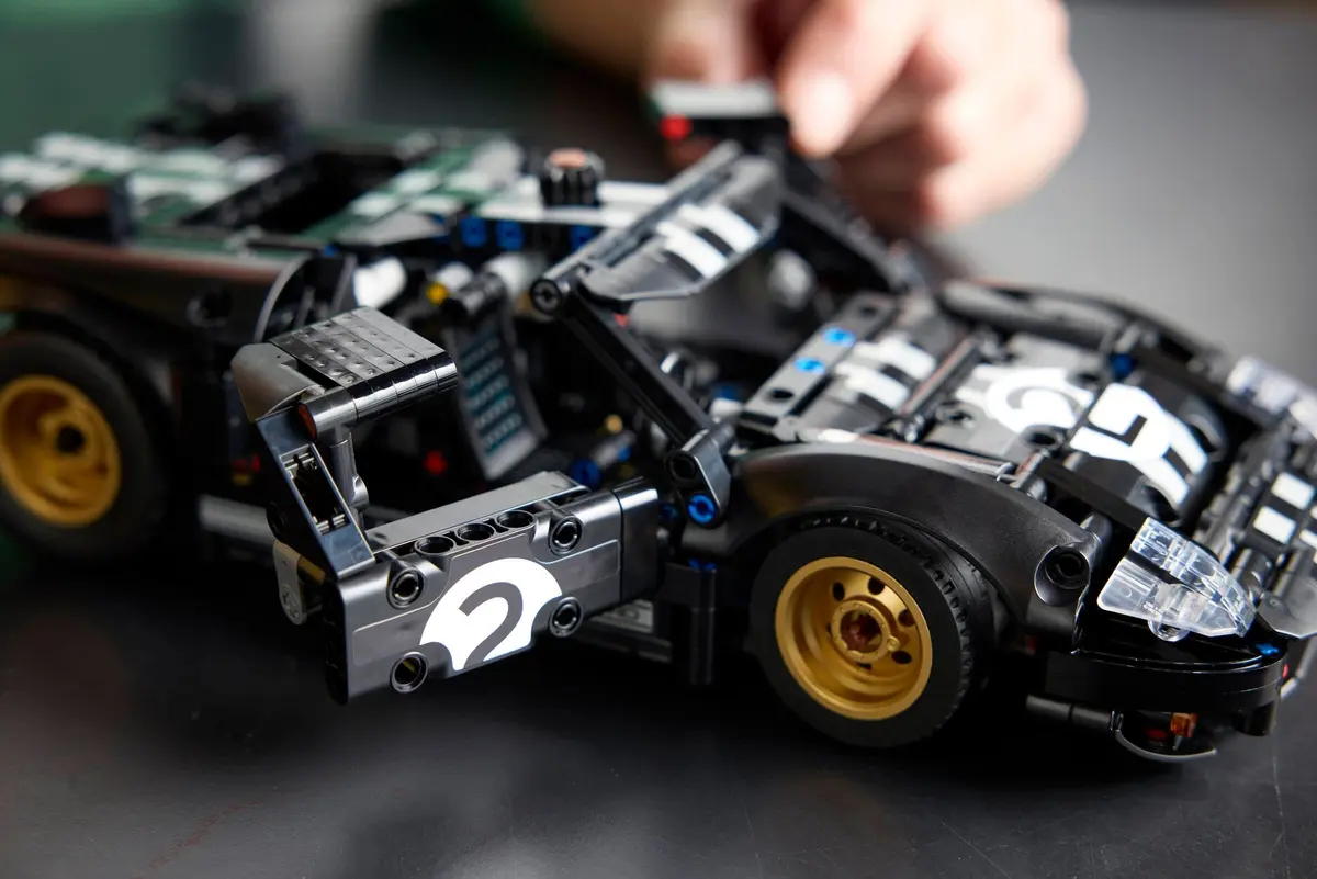 LEGO Technic 42223 1966 Ford GT40 MKII set, image 7